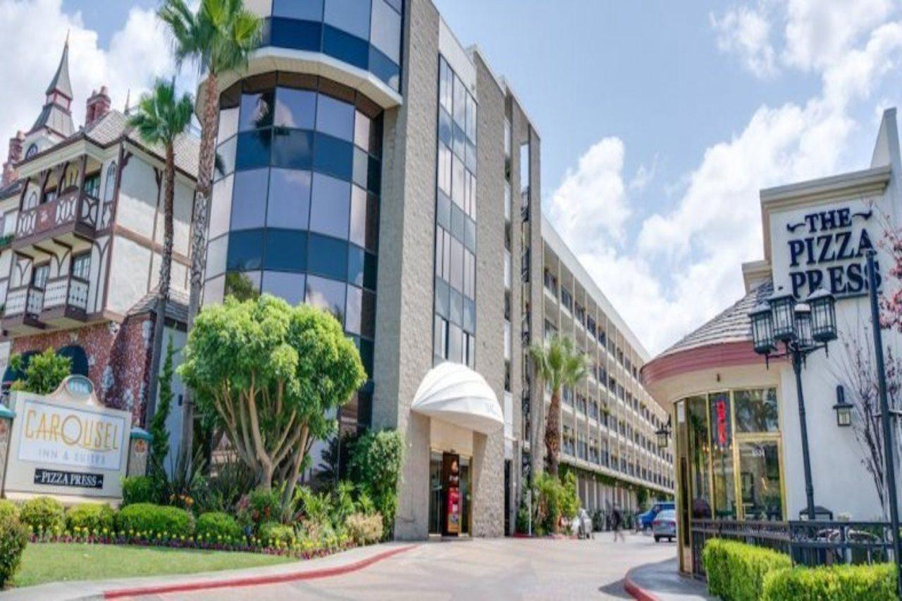 Carousel Inn And Suites Anaheim Exterior photo