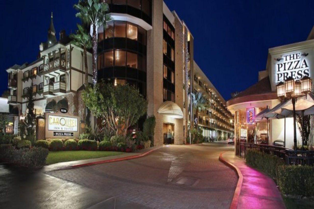 Carousel Inn And Suites Anaheim Exterior photo