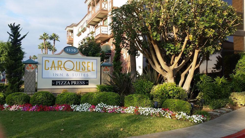 Carousel Inn And Suites Anaheim Exterior photo