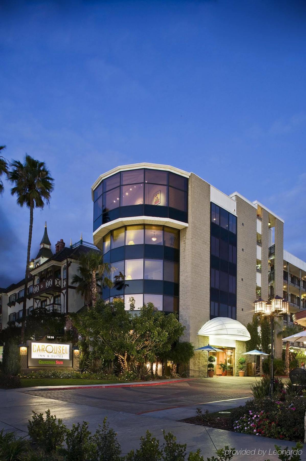 Carousel Inn And Suites Anaheim Exterior photo