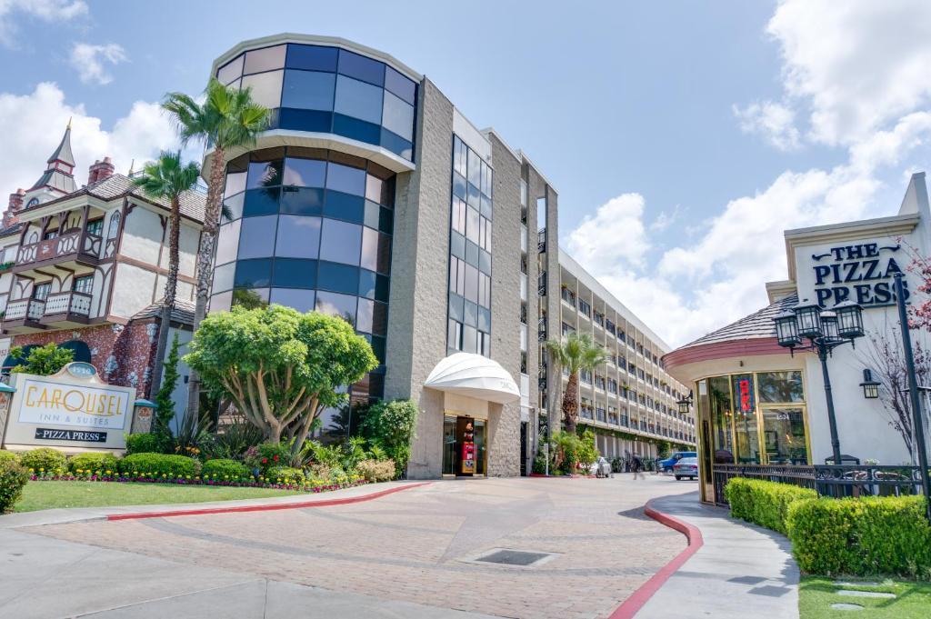 Carousel Inn And Suites Anaheim Exterior photo