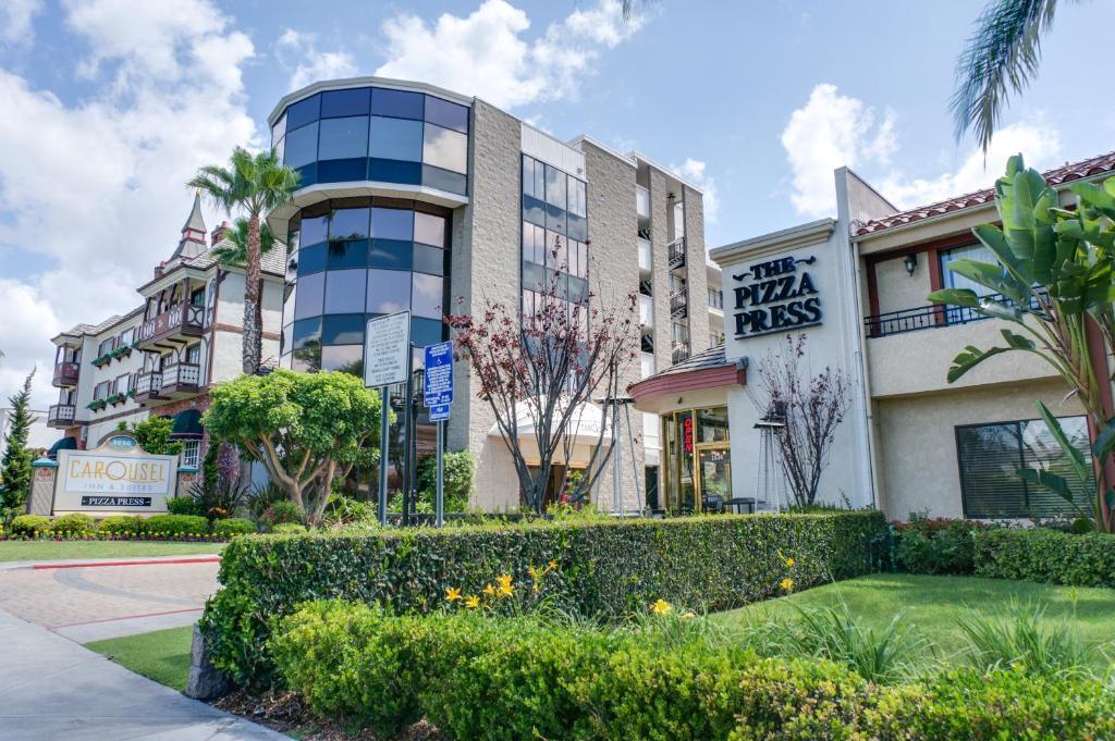 Carousel Inn And Suites Anaheim Exterior photo