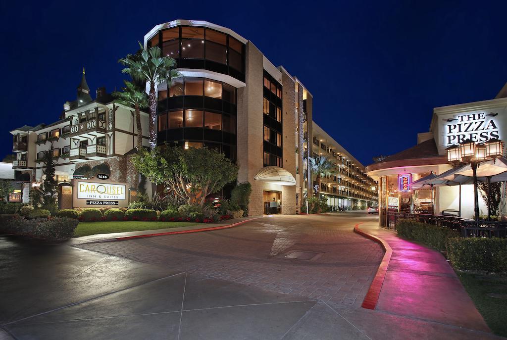 Carousel Inn And Suites Anaheim Exterior photo